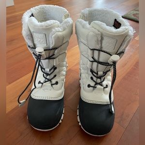 All in Motion Snow Boots Size 13